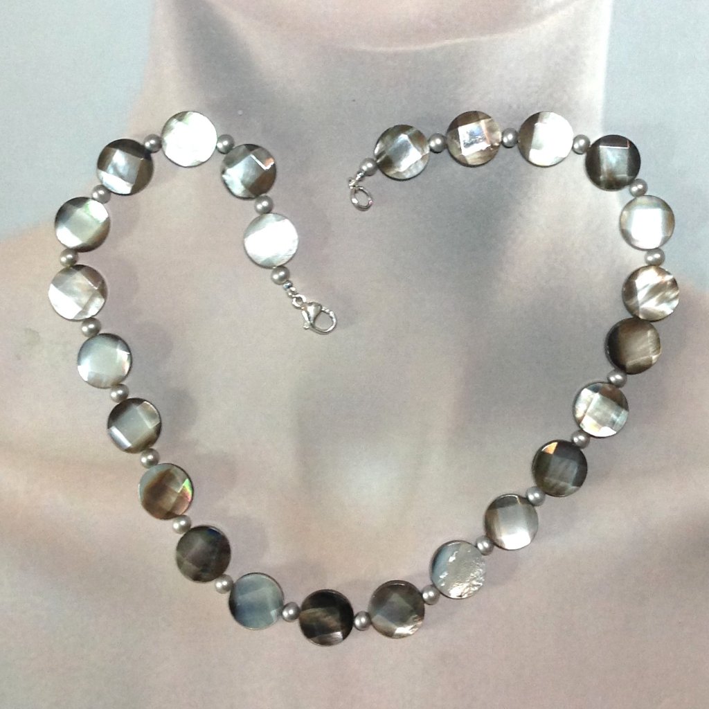 Freshwater Pearl And Double Faceted Mother Of Pearls Necklace 35$